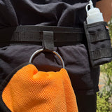 Serviette microfibre MAYKKER orange fixée sur O-Ring pour nettoyage professionnel